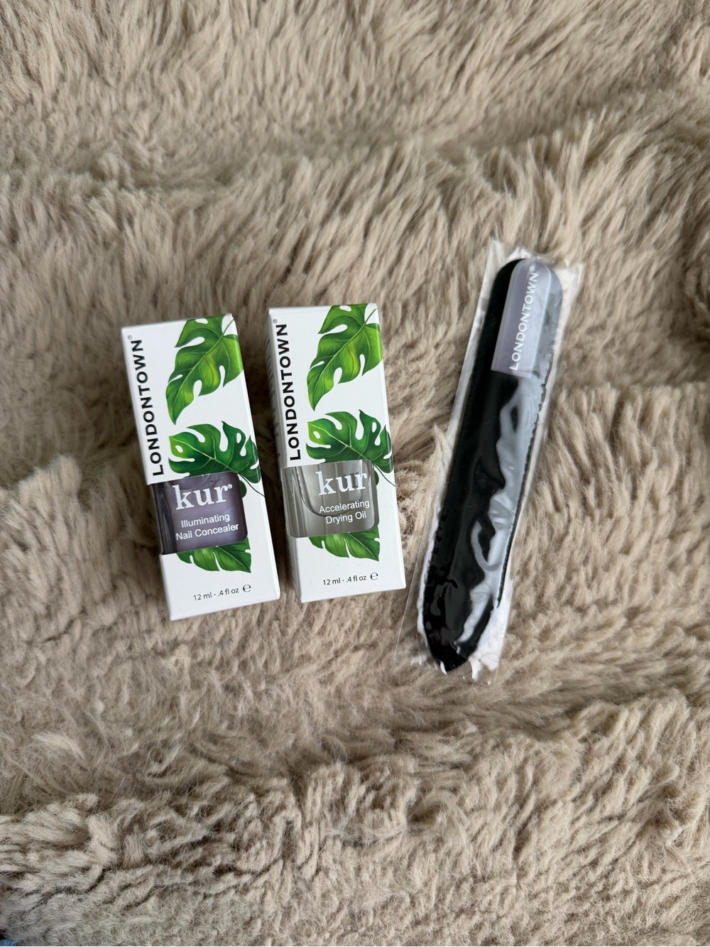 Londontown Kur Nail Care Set with Black Emery Board